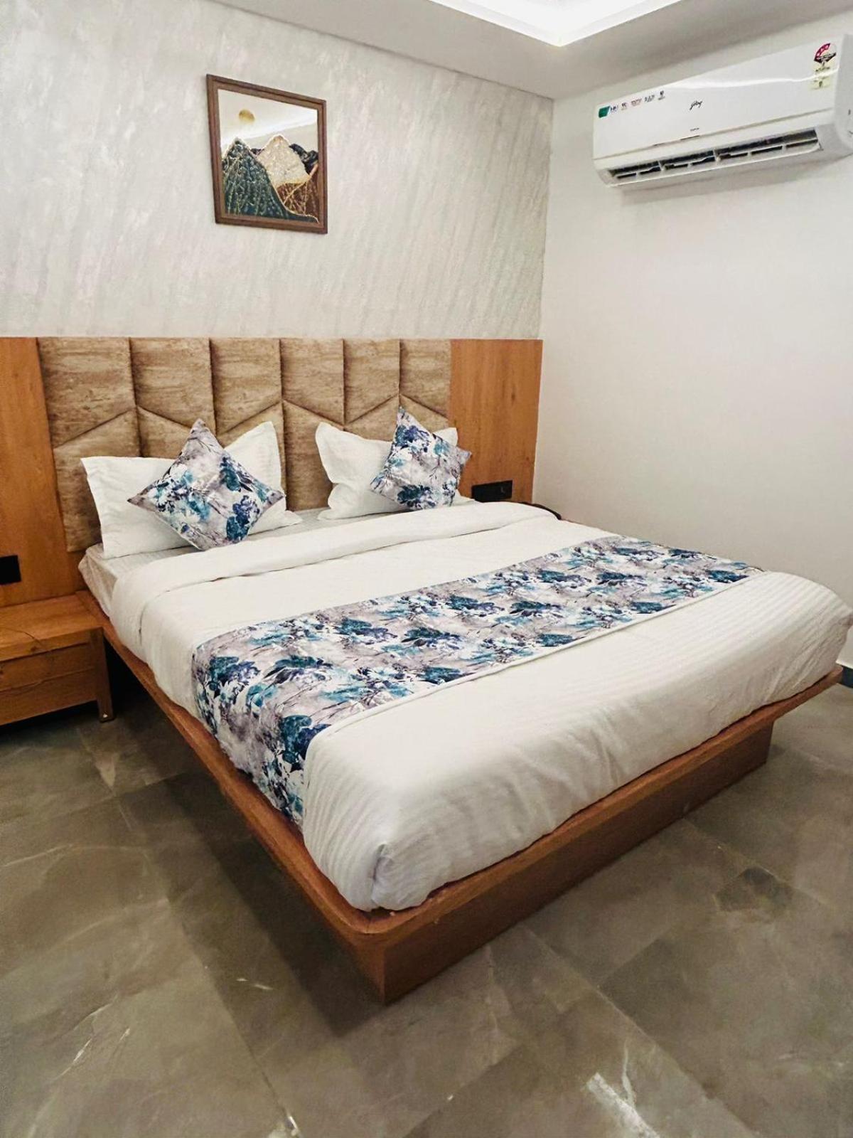 Hotel M Grand Ahmedabad Luaran gambar